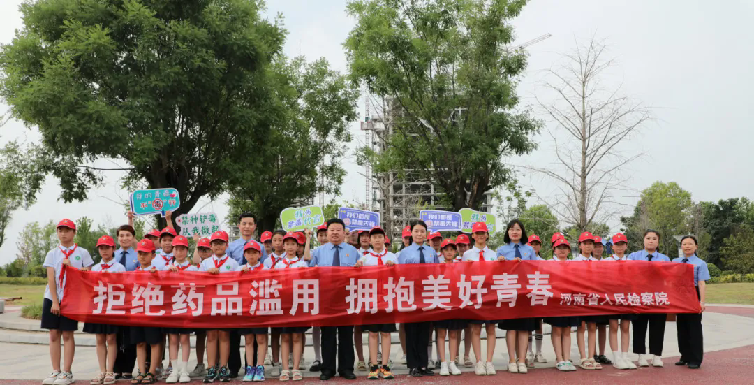 全省檢察機(jī)關(guān)三級(jí)聯(lián)動(dòng)開(kāi)展禁毒宣傳